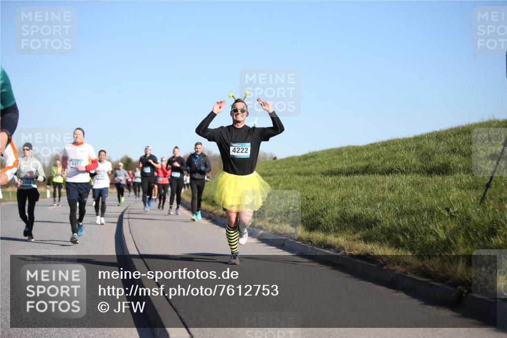 06.04.2025 - 44. Internationalen Wilhelmsburger Insellauf Jannik Wohlers http://msf.ph/oto/7612753 06.04.2025 09:29:00 Laufen 3958, 4497, 4222 meine-sportfotos.de