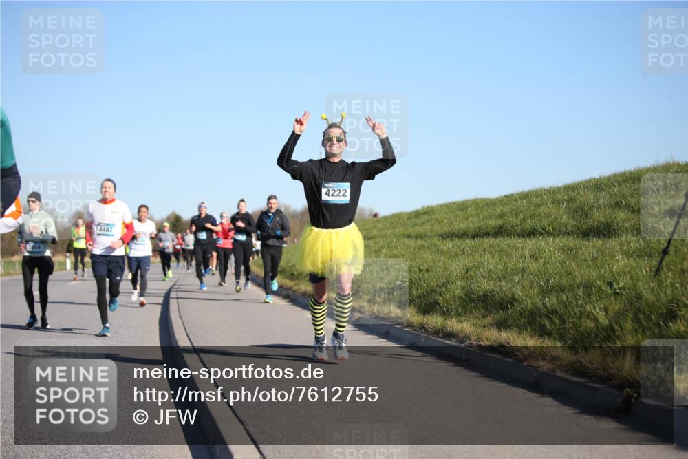 06.04.2025 - 44. Internationalen Wilhelmsburger Insellauf Jannik Wohlers http://msf.ph/oto/7612755 06.04.2025 09:29:00 Laufen 3958, 4487, 4222 meine-sportfotos.de