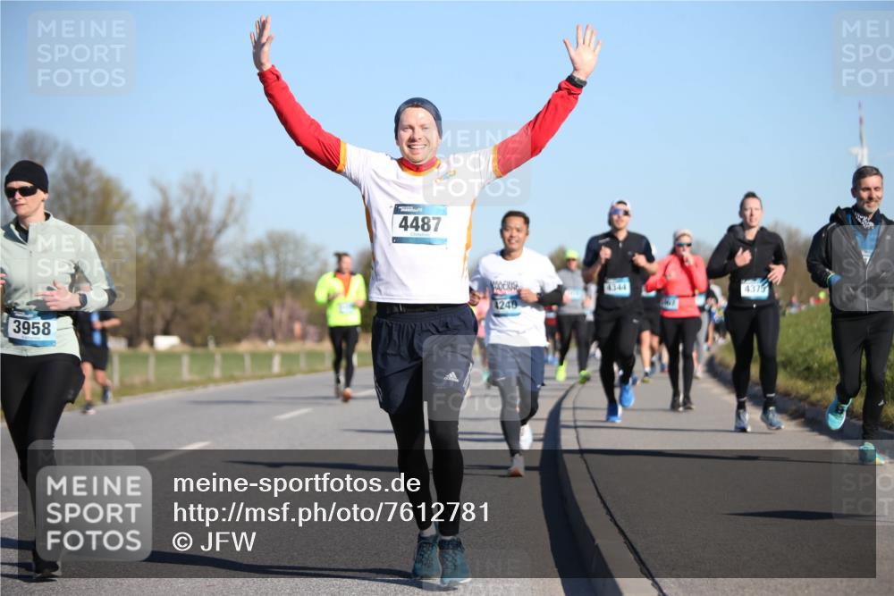 06.04.2025 - 44. Internationalen Wilhelmsburger Insellauf Jannik Wohlers http://msf.ph/oto/7612781 06.04.2025 09:29:02 Laufen 3958, 4487, 4240, 4344, 4375 meine-sportfotos.de