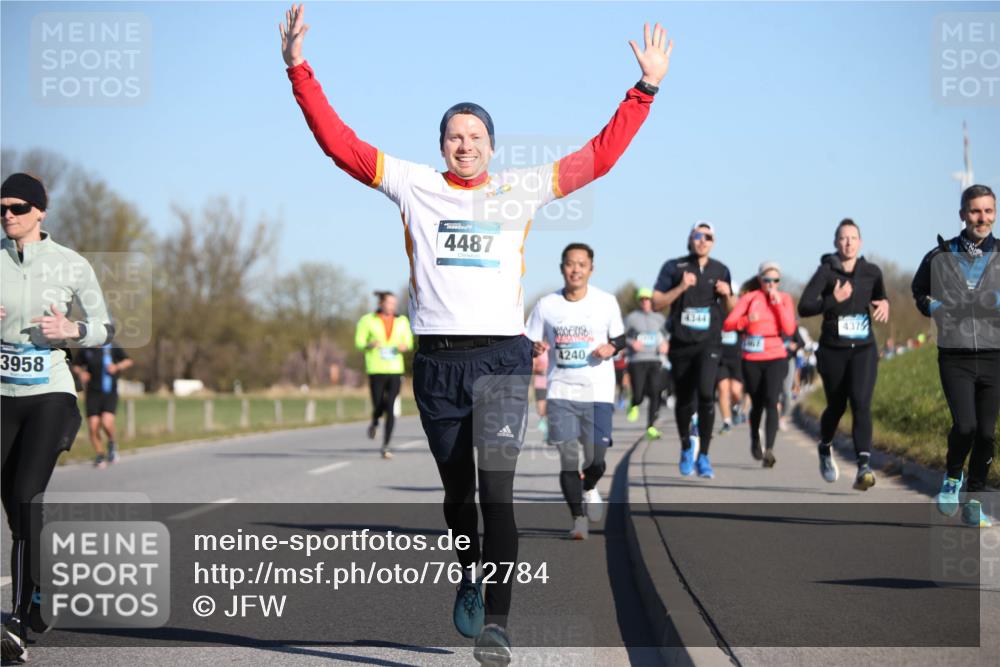 06.04.2025 - 44. Internationalen Wilhelmsburger Insellauf Jannik Wohlers http://msf.ph/oto/7612784 06.04.2025 09:29:02 Laufen 3958, 4487, 4240, 4344, 4374, 467 meine-sportfotos.de