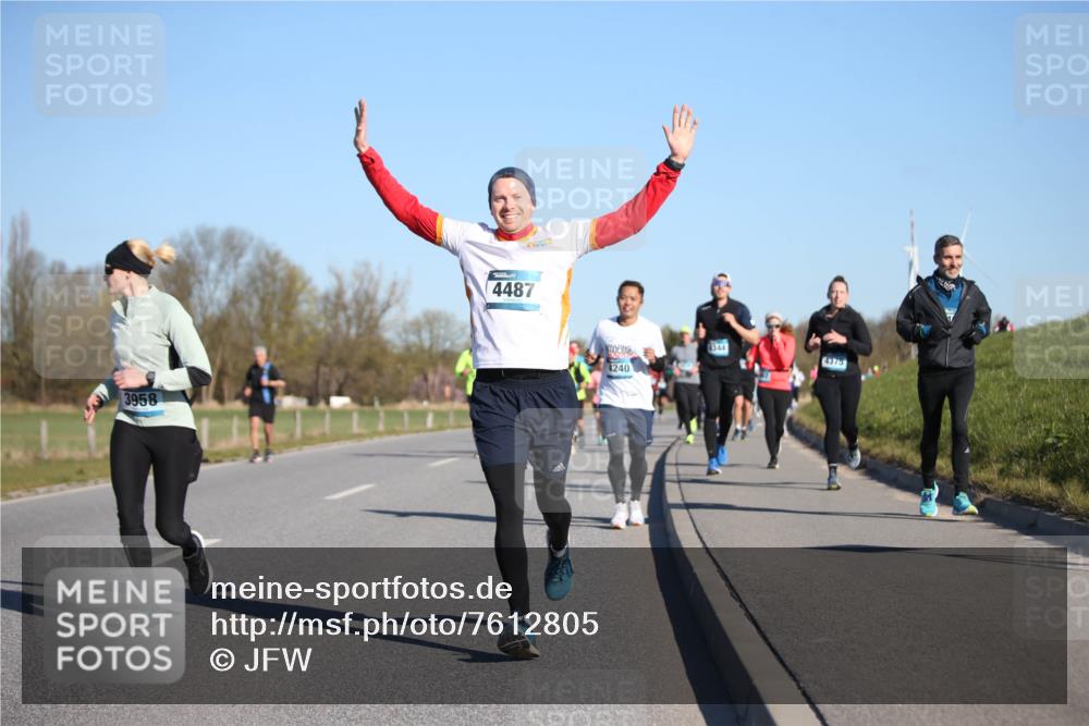06.04.2025 - 44. Internationalen Wilhelmsburger Insellauf Jannik Wohlers http://msf.ph/oto/7612805 06.04.2025 09:29:03 Laufen 3958, 4487, 4240, 4344, 4375 meine-sportfotos.de