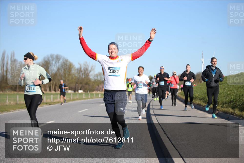 06.04.2025 - 44. Internationalen Wilhelmsburger Insellauf Jannik Wohlers http://msf.ph/oto/7612811 06.04.2025 09:29:03 Laufen 3958, 4487, 4240 meine-sportfotos.de