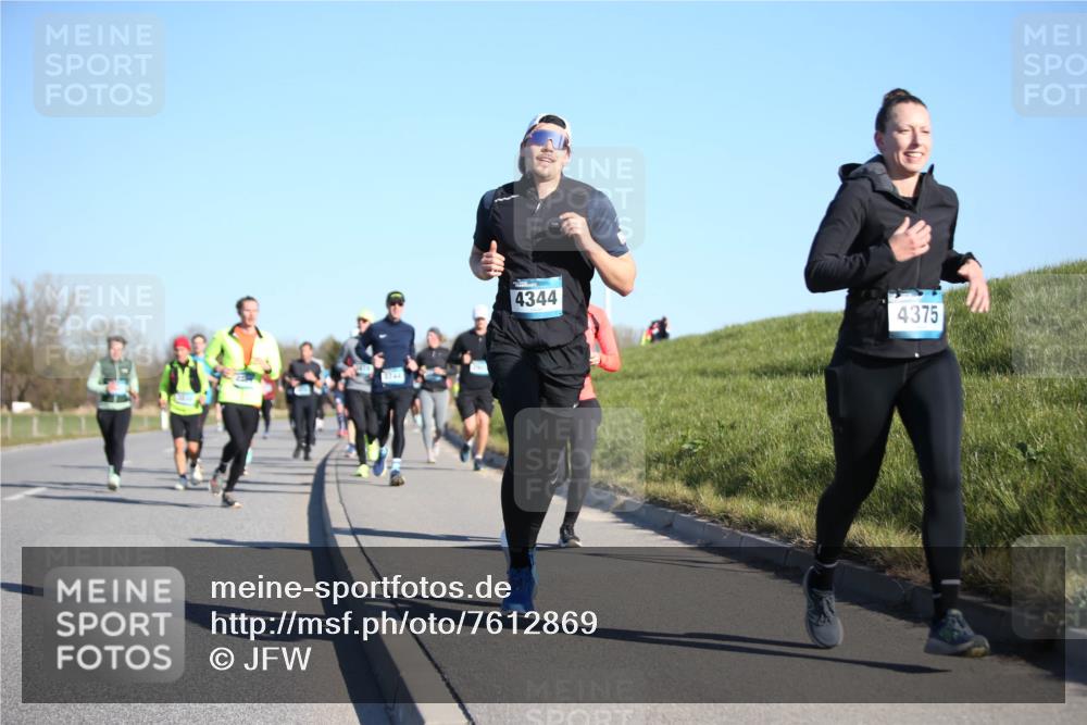 06.04.2025 - 44. Internationalen Wilhelmsburger Insellauf Jannik Wohlers http://msf.ph/oto/7612869 06.04.2025 09:29:06 Laufen 4344, 4375 meine-sportfotos.de
