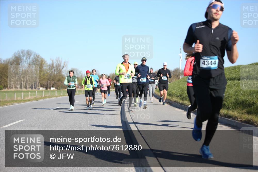 06.04.2025 - 44. Internationalen Wilhelmsburger Insellauf Jannik Wohlers http://msf.ph/oto/7612880 06.04.2025 09:29:07 Laufen 3744, 3903, 346, 4344 meine-sportfotos.de