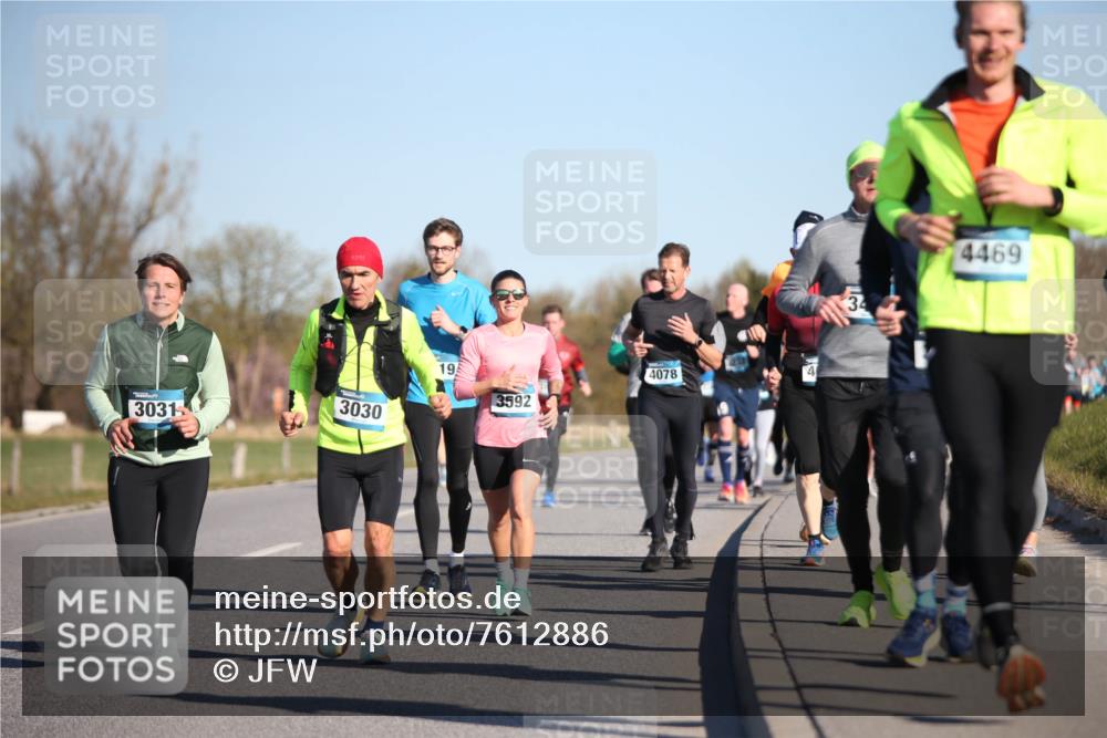 06.04.2025 - 44. Internationalen Wilhelmsburger Insellauf Jannik Wohlers http://msf.ph/oto/7612886 06.04.2025 09:29:08 Laufen 3031, 3030, 19, 4078, 4, 3592, 34, 4469 meine-sportfotos.de
