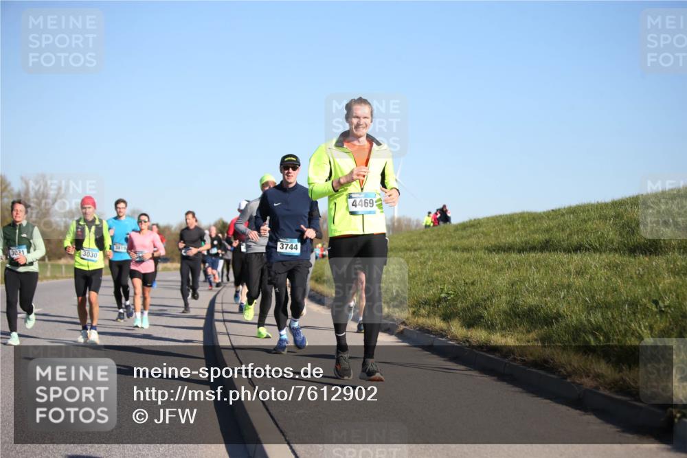 06.04.2025 - 44. Internationalen Wilhelmsburger Insellauf Jannik Wohlers http://msf.ph/oto/7612902 06.04.2025 09:29:09 Laufen 3031, 3030, 3819, 3744, 4469 meine-sportfotos.de