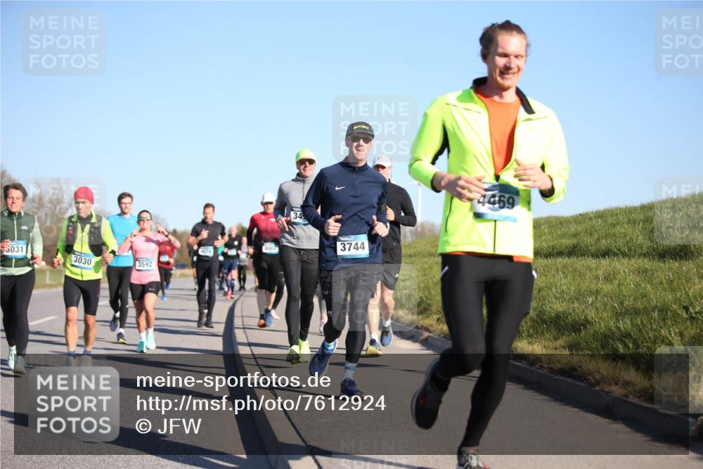 06.04.2025 - 44. Internationalen Wilhelmsburger Insellauf Jannik Wohlers http://msf.ph/oto/7612924 06.04.2025 09:29:10 Laufen 3031, 3030, 3592, 4078, 4002, 34, 3744, 4469 meine-sportfotos.de