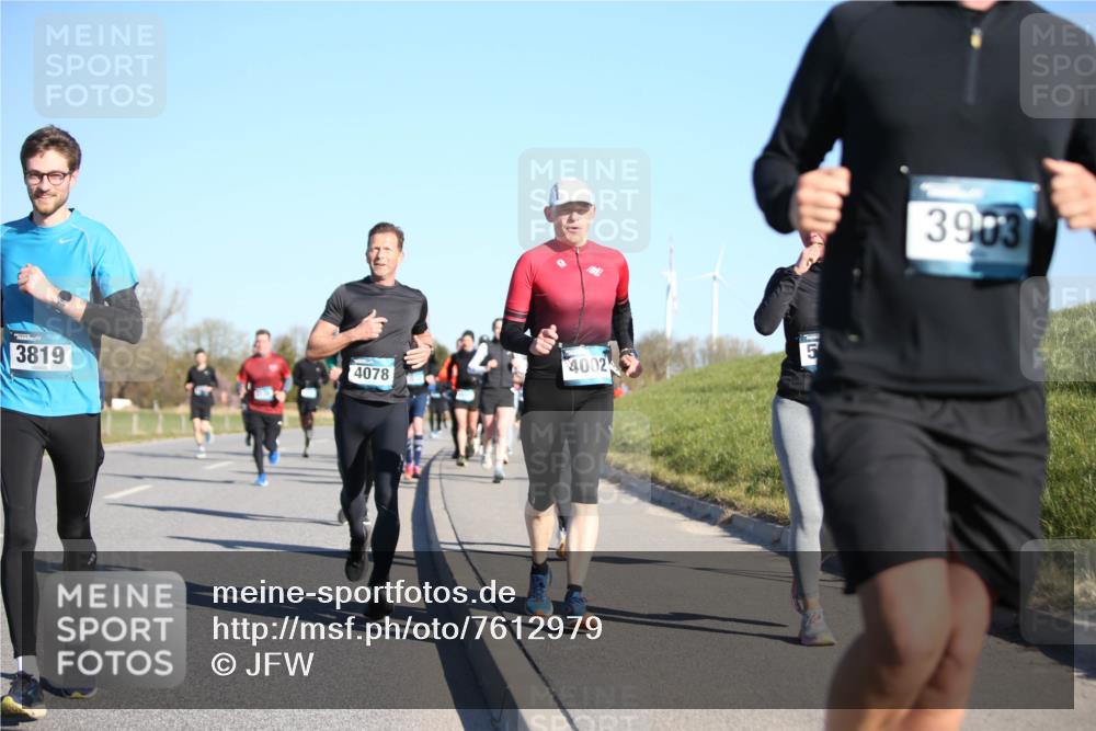 06.04.2025 - 44. Internationalen Wilhelmsburger Insellauf Jannik Wohlers http://msf.ph/oto/7612979 06.04.2025 09:29:13 Laufen 3819, 4002, 4078, 5, 3903 meine-sportfotos.de