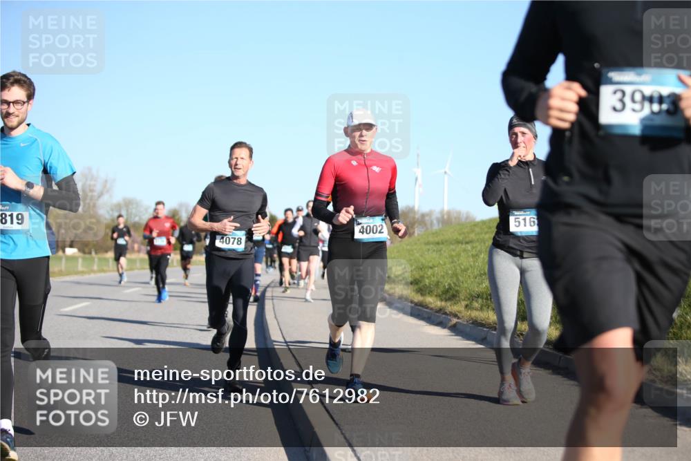 06.04.2025 - 44. Internationalen Wilhelmsburger Insellauf Jannik Wohlers http://msf.ph/oto/7612982 06.04.2025 09:29:13 Laufen 819, 4002, 4078, 516, 3903 meine-sportfotos.de