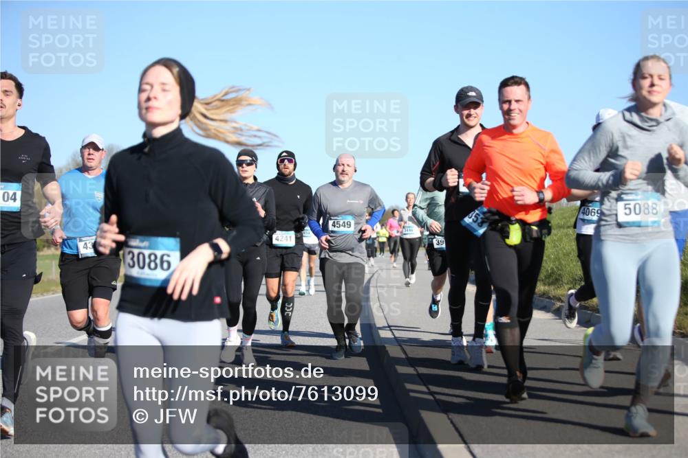 06.04.2025 - 44. Internationalen Wilhelmsburger Insellauf Jannik Wohlers http://msf.ph/oto/7613099 06.04.2025 09:29:21 Laufen 14, 04, 43, 3086, 4549, 3446, 4241, 39, 4069, 5088 meine-sportfotos.de