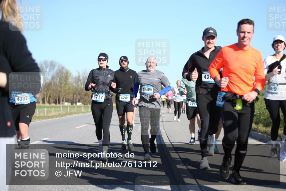 06.04.2025 - 44. Internationalen Wilhelmsburger Insellauf Jannik Wohlers http://msf.ph/oto/7613112 06.04.2025 09:29:21 Laufen 4337, 3717, 4241, 4549, 3446, 397, 425, 4069 meine-sportfotos.de