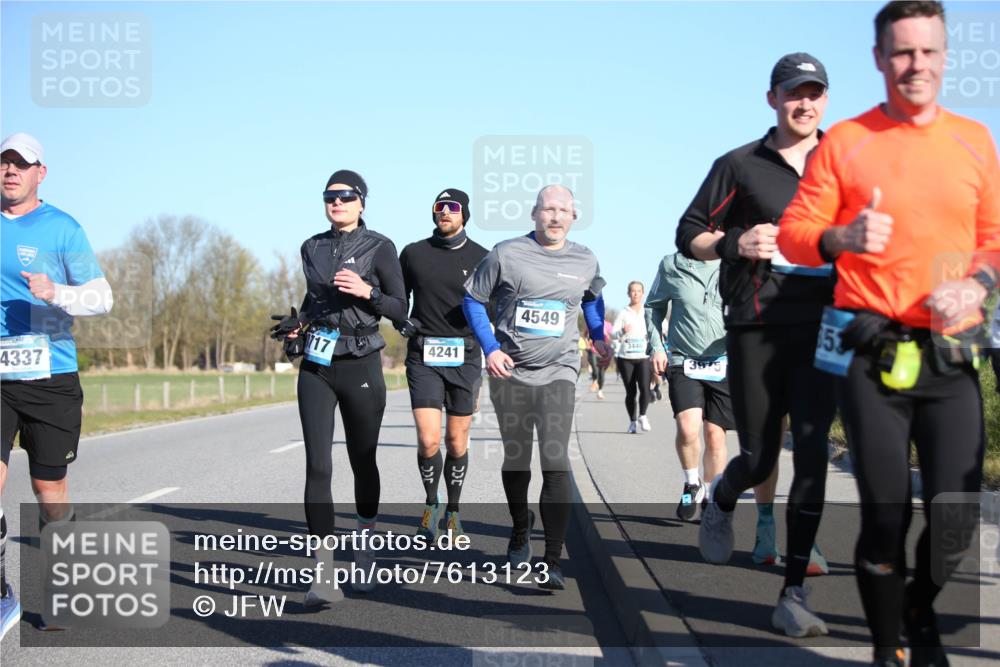 06.04.2025 - 44. Internationalen Wilhelmsburger Insellauf Jannik Wohlers http://msf.ph/oto/7613123 06.04.2025 09:29:22 Laufen 717, 4337, 4241, 4549, 3446, 3975, 53 meine-sportfotos.de