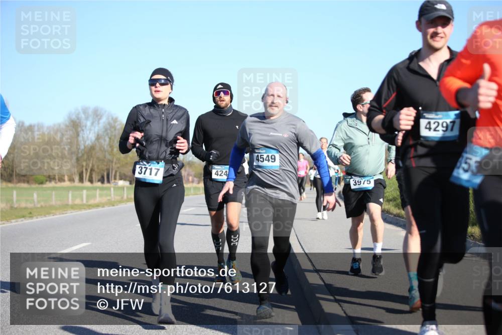 06.04.2025 - 44. Internationalen Wilhelmsburger Insellauf Jannik Wohlers http://msf.ph/oto/7613127 06.04.2025 09:29:22 Laufen 3717, 424, 4549, 3975, 4297, 53 meine-sportfotos.de