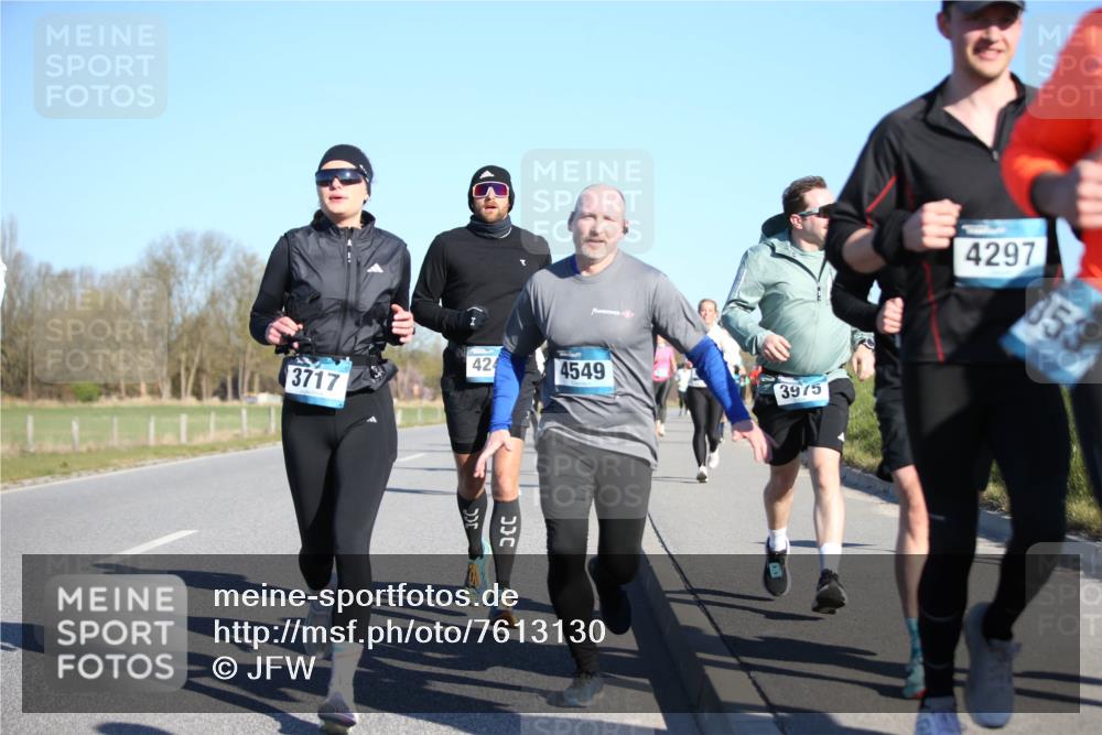 06.04.2025 - 44. Internationalen Wilhelmsburger Insellauf Jannik Wohlers http://msf.ph/oto/7613130 06.04.2025 09:29:22 Laufen 424, 4549, 3717, 3975, 4297, 653 meine-sportfotos.de