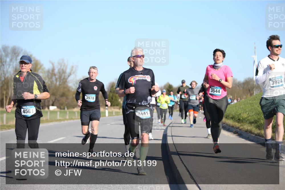 06.04.2025 - 44. Internationalen Wilhelmsburger Insellauf Jannik Wohlers http://msf.ph/oto/7613199 06.04.2025 09:29:29 Laufen 4581, 3978, 4441, 3941, 3544, 3924 meine-sportfotos.de