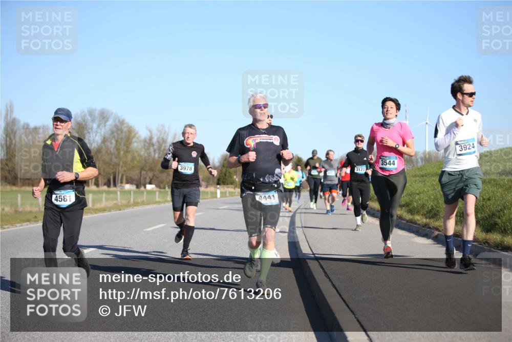 06.04.2025 - 44. Internationalen Wilhelmsburger Insellauf Jannik Wohlers http://msf.ph/oto/7613206 06.04.2025 09:29:30 Laufen 4581, 3978, 4441, 3924, 3544, 3123 meine-sportfotos.de