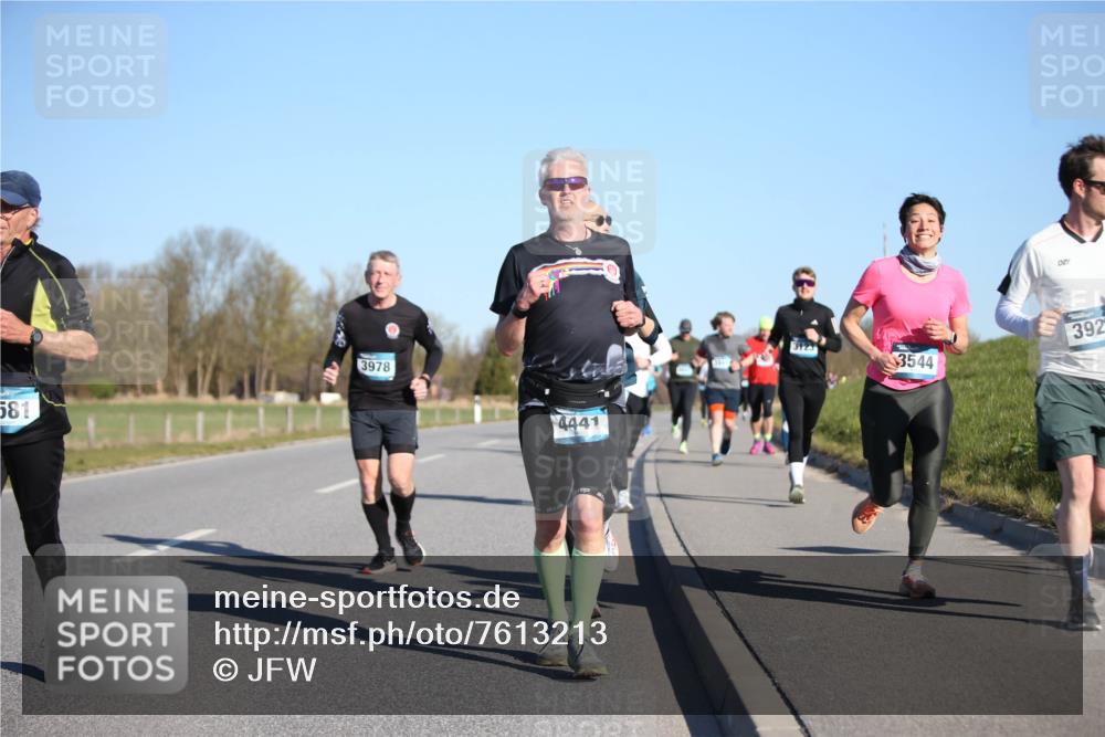 06.04.2025 - 44. Internationalen Wilhelmsburger Insellauf Jannik Wohlers http://msf.ph/oto/7613213 06.04.2025 09:29:30 Laufen 581, 3978, 4441, 3544, 392 meine-sportfotos.de