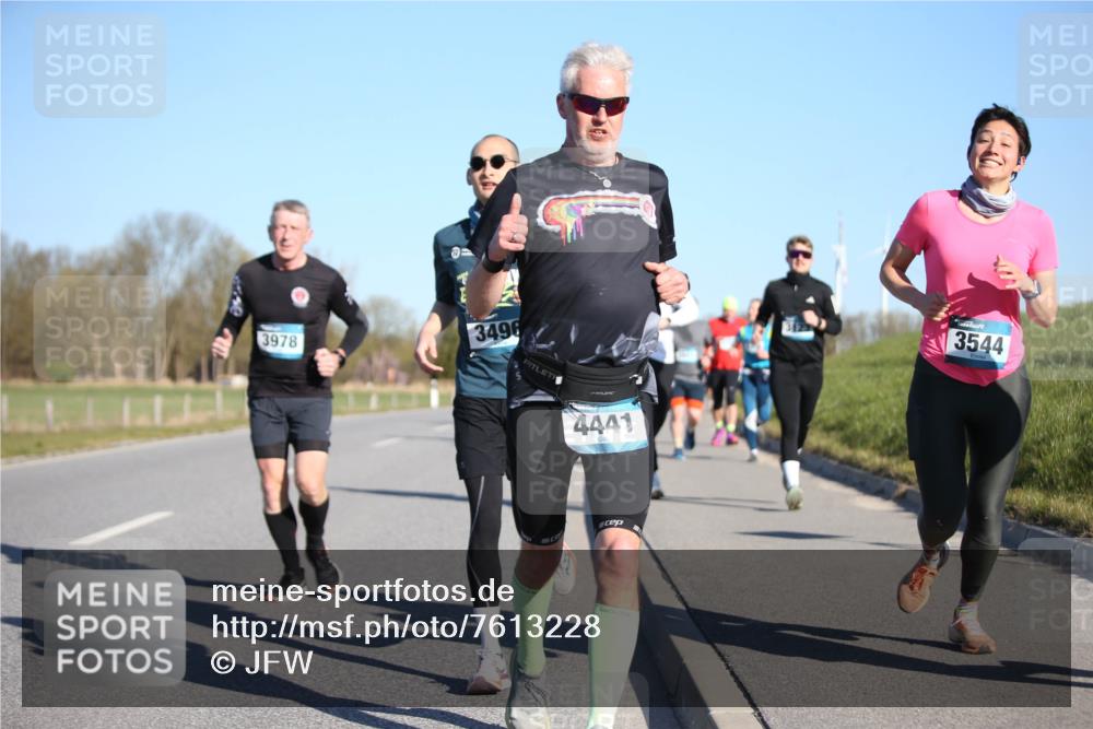 06.04.2025 - 44. Internationalen Wilhelmsburger Insellauf Jannik Wohlers http://msf.ph/oto/7613228 06.04.2025 09:29:31 Laufen 3978, 3496, 4441, 3544 meine-sportfotos.de