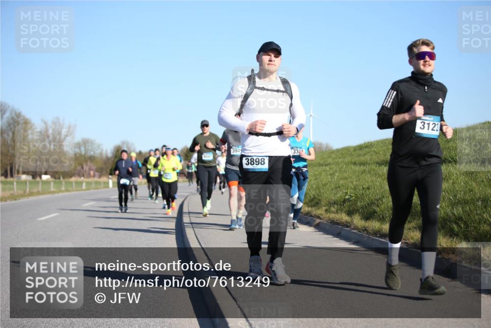 06.04.2025 - 44. Internationalen Wilhelmsburger Insellauf Jannik Wohlers http://msf.ph/oto/7613249 06.04.2025 09:29:34 Laufen 4047, 394, 3898, 33, 3123 meine-sportfotos.de