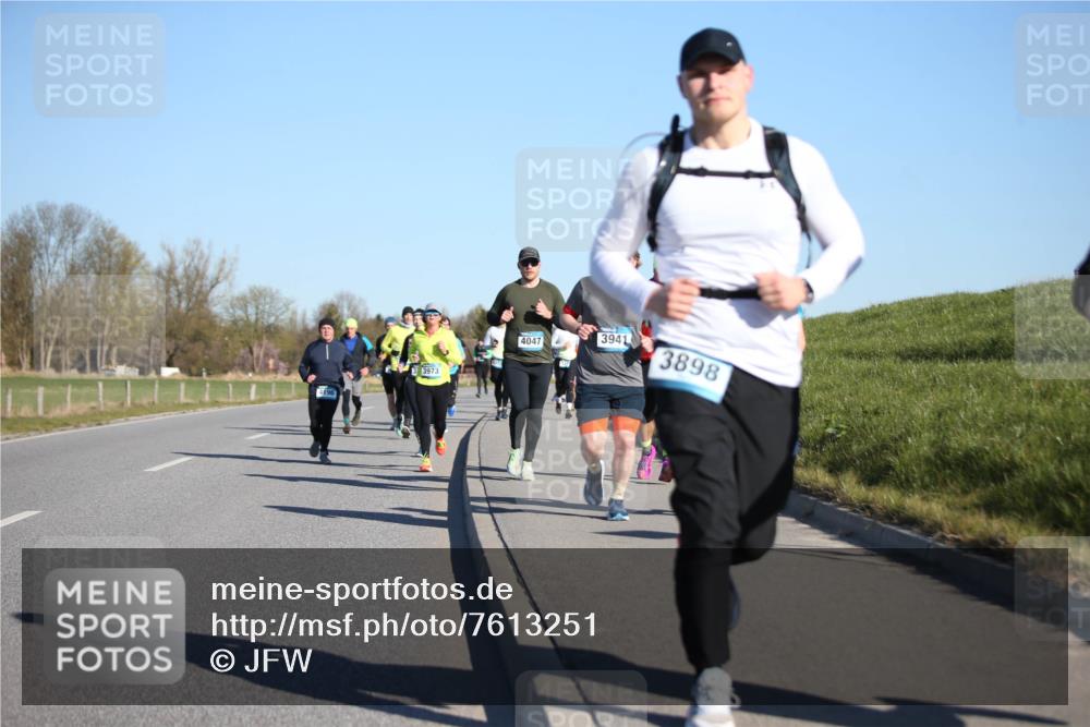 06.04.2025 - 44. Internationalen Wilhelmsburger Insellauf Jannik Wohlers http://msf.ph/oto/7613251 06.04.2025 09:29:34 Laufen 3973, 4047, 3941, 3898 meine-sportfotos.de