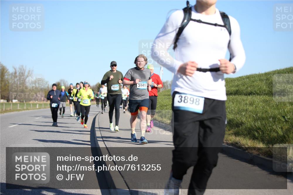 06.04.2025 - 44. Internationalen Wilhelmsburger Insellauf Jannik Wohlers http://msf.ph/oto/7613255 06.04.2025 09:29:35 Laufen 3973, 4047, 3941, 3898 meine-sportfotos.de