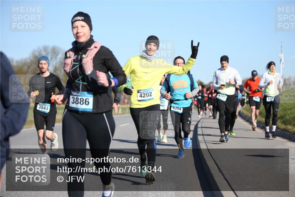 06.04.2025 - 44. Internationalen Wilhelmsburger Insellauf Jannik Wohlers http://msf.ph/oto/7613344 06.04.2025 09:29:40 Laufen 4372, 501, 3543, 3886, 4202, 361, 4304, 437 meine-sportfotos.de