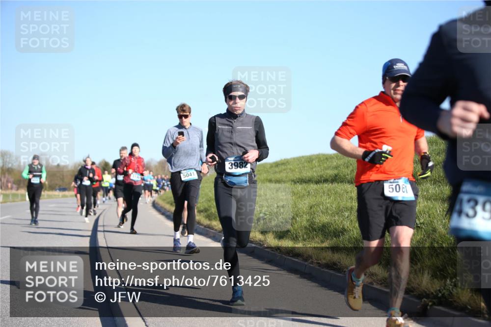 06.04.2025 - 44. Internationalen Wilhelmsburger Insellauf Jannik Wohlers http://msf.ph/oto/7613425 06.04.2025 09:29:46 Laufen 3982, 5041, 5061, 439 meine-sportfotos.de