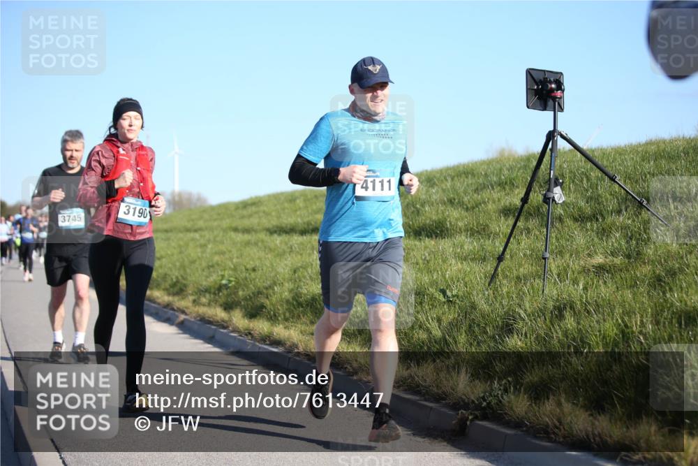 06.04.2025 - 44. Internationalen Wilhelmsburger Insellauf Jannik Wohlers http://msf.ph/oto/7613447 06.04.2025 09:29:49 Laufen 3745, 3190, 4111 meine-sportfotos.de