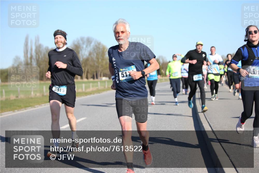 06.04.2025 - 44. Internationalen Wilhelmsburger Insellauf Jannik Wohlers http://msf.ph/oto/7613522 06.04.2025 09:29:56 Laufen 3915, 51, 2417, 4380, 01 meine-sportfotos.de