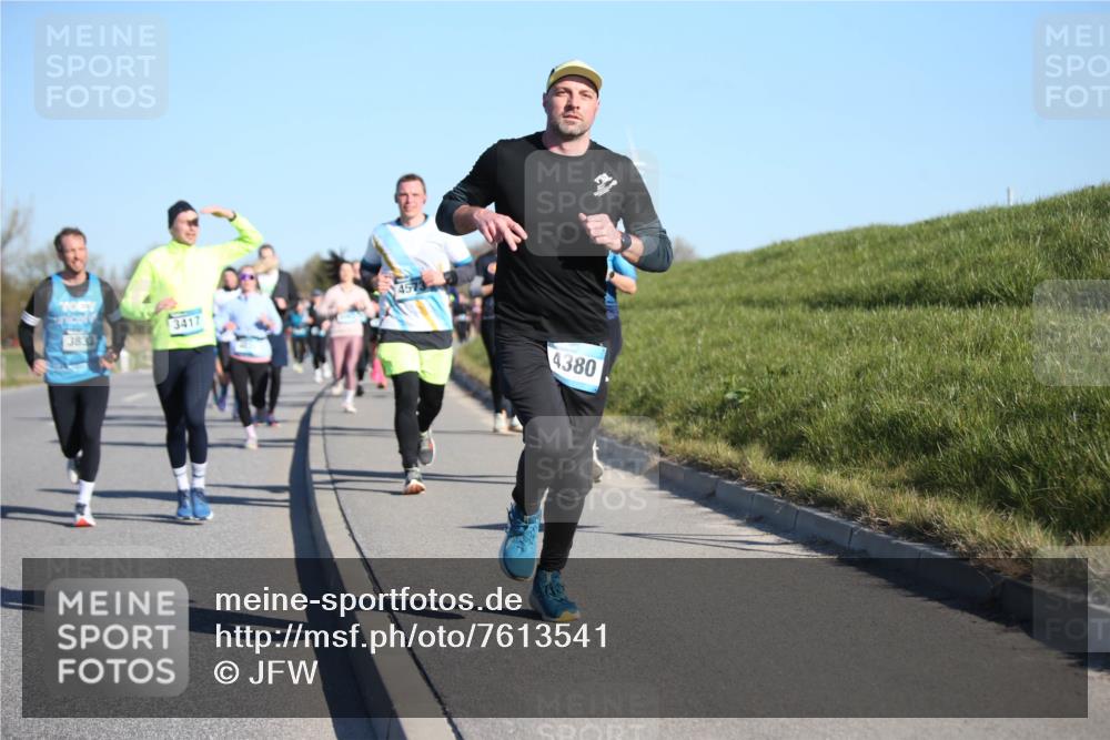 06.04.2025 - 44. Internationalen Wilhelmsburger Insellauf Jannik Wohlers http://msf.ph/oto/7613541 06.04.2025 09:29:58 Laufen 3833, 3417, 4380 meine-sportfotos.de