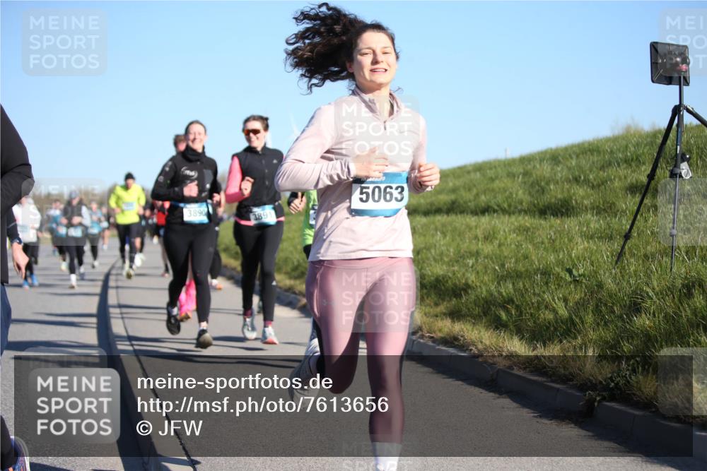 06.04.2025 - 44. Internationalen Wilhelmsburger Insellauf Jannik Wohlers http://msf.ph/oto/7613656 06.04.2025 09:30:05 Laufen 3890, 3891, 5063 meine-sportfotos.de