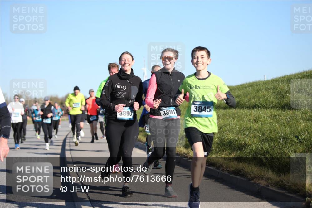 06.04.2025 - 44. Internationalen Wilhelmsburger Insellauf Jannik Wohlers http://msf.ph/oto/7613666 06.04.2025 09:30:05 Laufen 16, 3890, 3891, 3845 meine-sportfotos.de