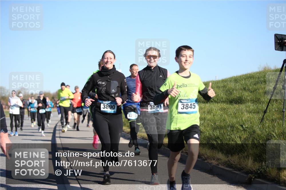 06.04.2025 - 44. Internationalen Wilhelmsburger Insellauf Jannik Wohlers http://msf.ph/oto/7613677 06.04.2025 09:30:06 Laufen 16, 3890, 3891, 4245, 3845 meine-sportfotos.de