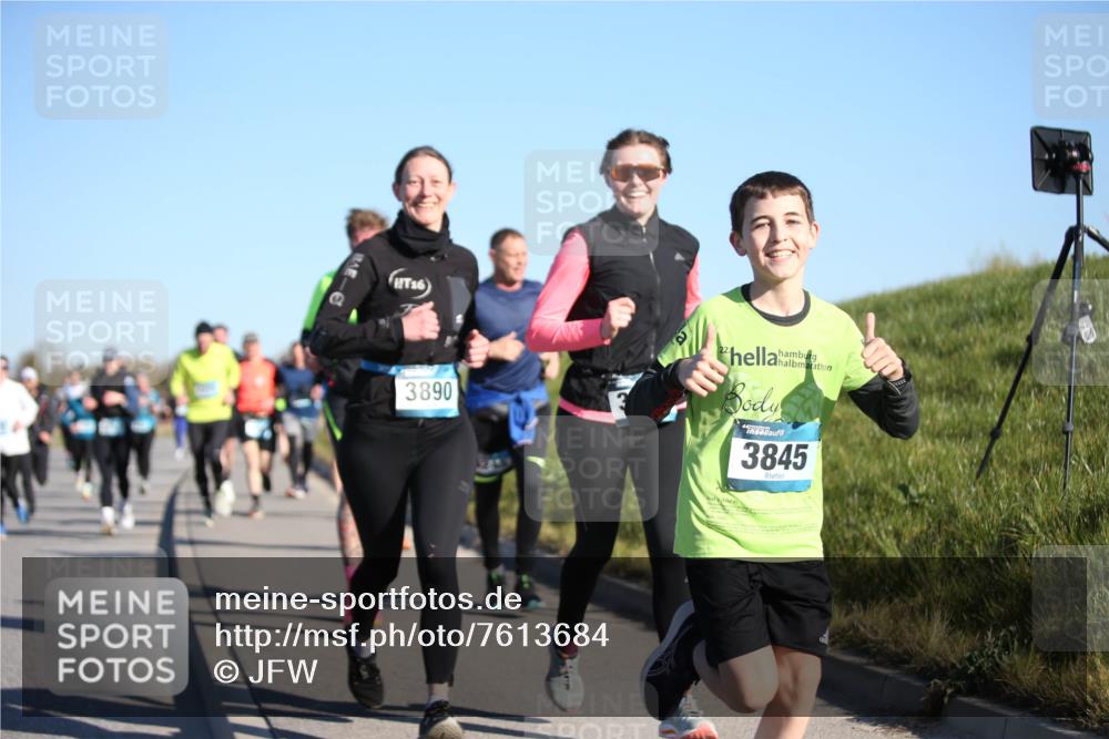 06.04.2025 - 44. Internationalen Wilhelmsburger Insellauf Jannik Wohlers http://msf.ph/oto/7613684 06.04.2025 09:30:06 Laufen 6, 16, 3890, 3845 meine-sportfotos.de