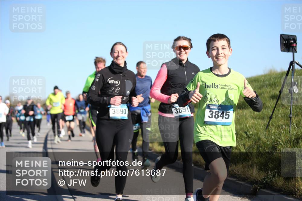 06.04.2025 - 44. Internationalen Wilhelmsburger Insellauf Jannik Wohlers http://msf.ph/oto/7613687 06.04.2025 09:30:06 Laufen 16, 3890, 3891, 22, 3845 meine-sportfotos.de