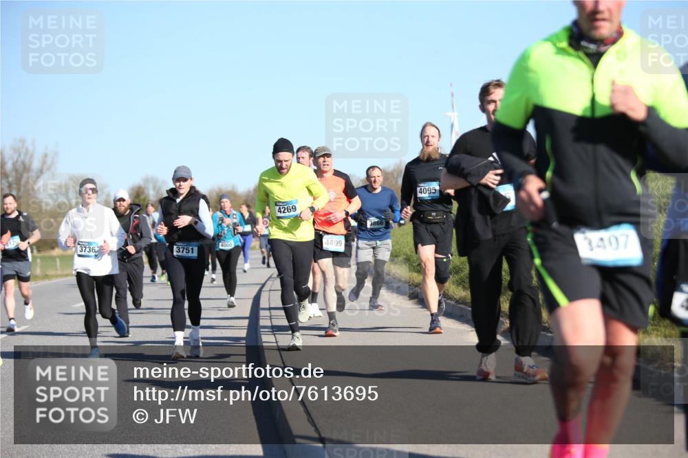 06.04.2025 - 44. Internationalen Wilhelmsburger Insellauf Jannik Wohlers http://msf.ph/oto/7613695 06.04.2025 09:30:07 Laufen 3736, 3751, 4000, 4269, 4499, 3866, 4095, 3407 meine-sportfotos.de