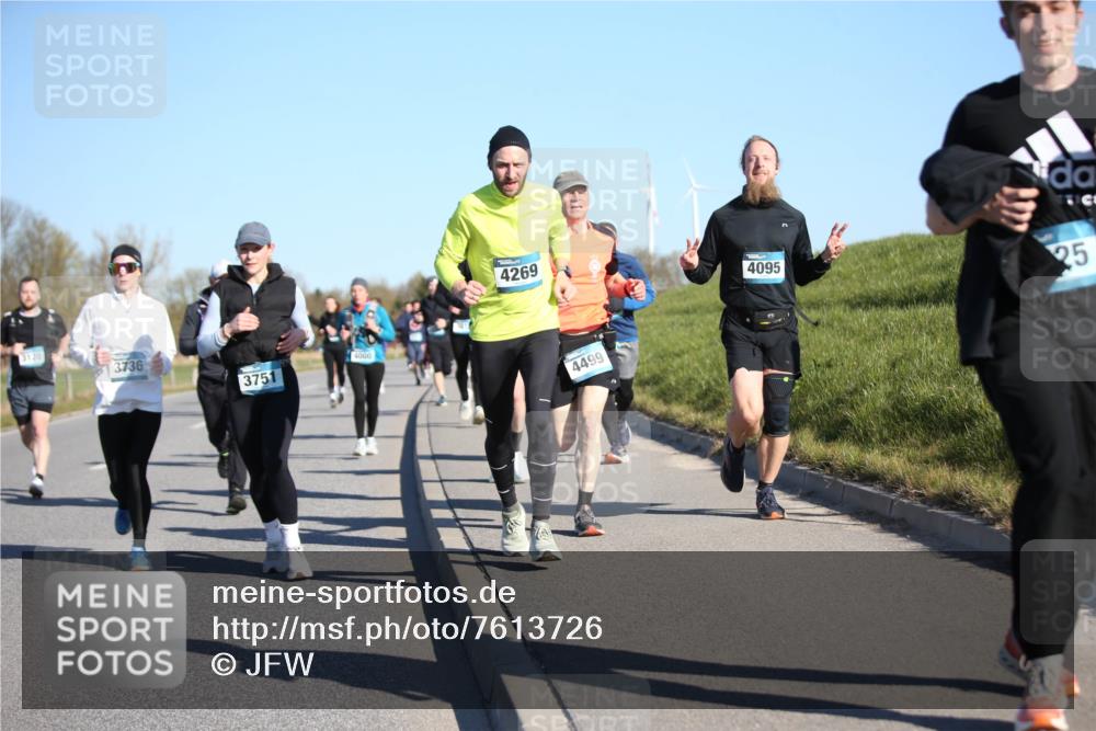 06.04.2025 - 44. Internationalen Wilhelmsburger Insellauf Jannik Wohlers http://msf.ph/oto/7613726 06.04.2025 09:30:09 Laufen 3736, 3751, 4000, 4269, 4499, 4095, 25 meine-sportfotos.de
