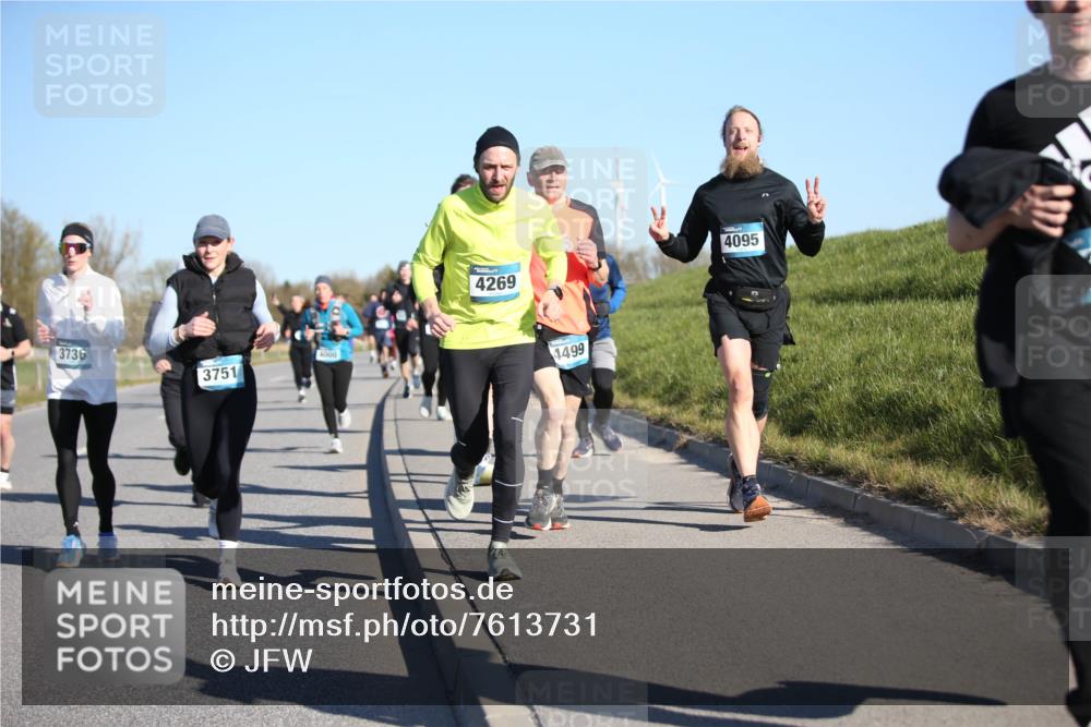 06.04.2025 - 44. Internationalen Wilhelmsburger Insellauf Jannik Wohlers http://msf.ph/oto/7613731 06.04.2025 09:30:09 Laufen 3736, 3751, 4000, 4269, 4499, 4095 meine-sportfotos.de