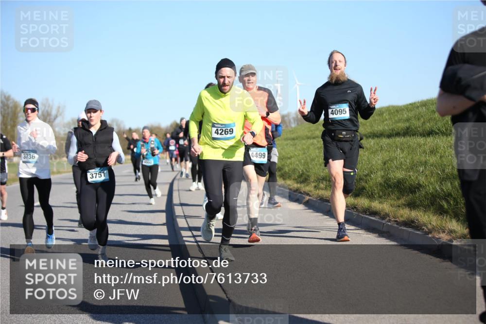 06.04.2025 - 44. Internationalen Wilhelmsburger Insellauf Jannik Wohlers http://msf.ph/oto/7613733 06.04.2025 09:30:09 Laufen 3736, 3751, 4000, 4269, 4499, 4095 meine-sportfotos.de