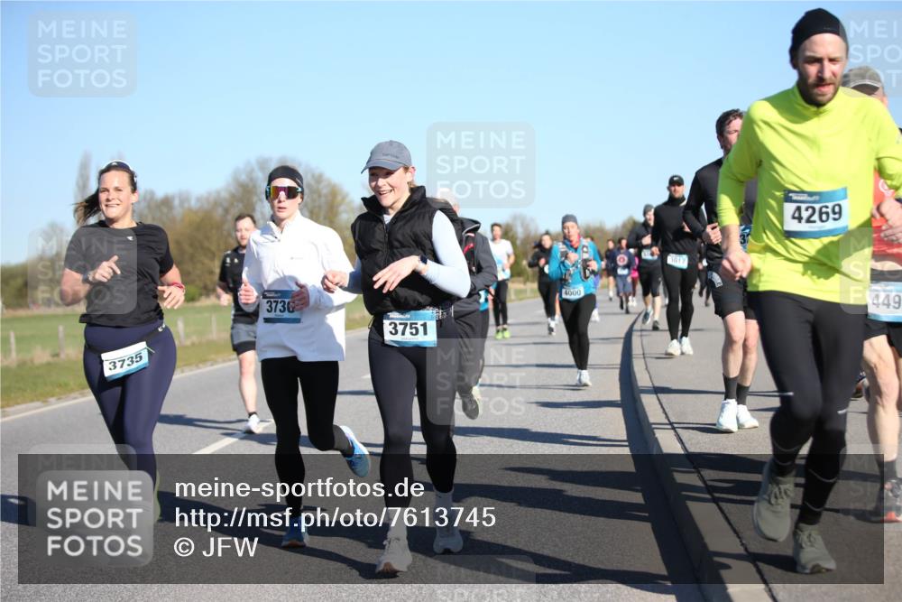 06.04.2025 - 44. Internationalen Wilhelmsburger Insellauf Jannik Wohlers http://msf.ph/oto/7613745 06.04.2025 09:30:10 Laufen 3736, 3735, 3751, 4000, 3017, 4269, 449 meine-sportfotos.de