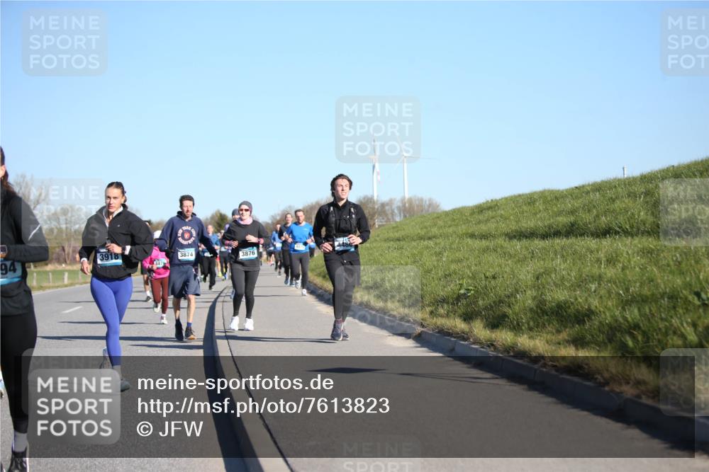 06.04.2025 - 44. Internationalen Wilhelmsburger Insellauf Jannik Wohlers http://msf.ph/oto/7613823 06.04.2025 09:30:18 Laufen 94, 3918, 3874, 3876 meine-sportfotos.de