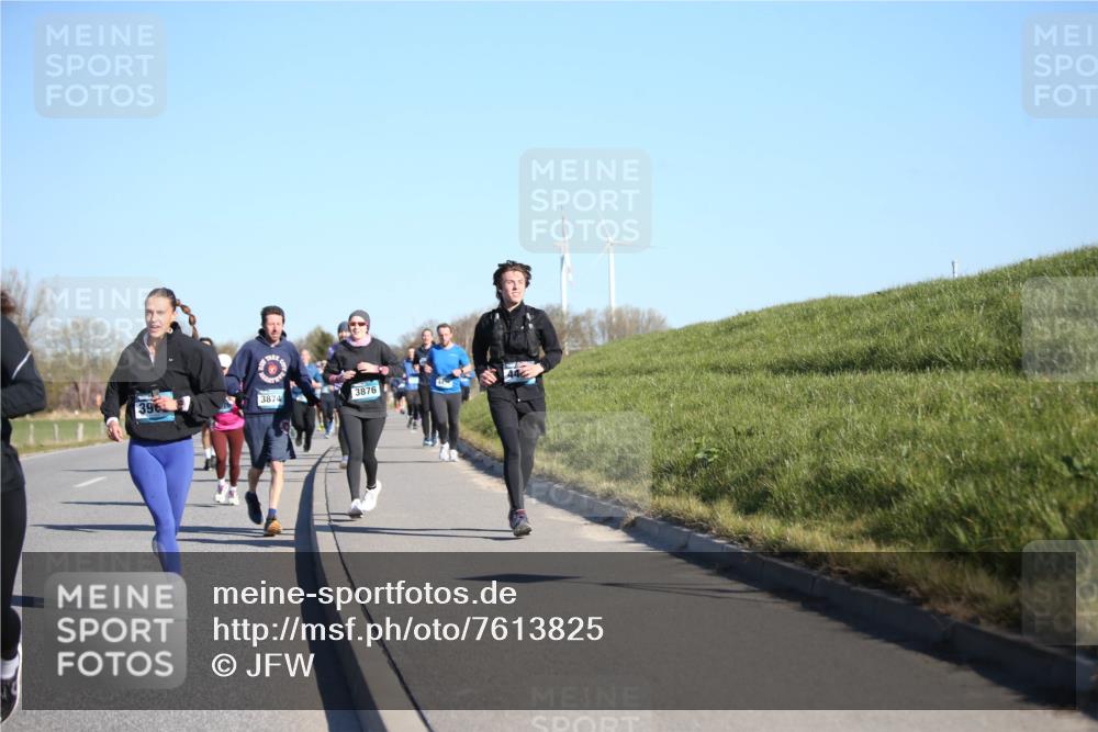 06.04.2025 - 44. Internationalen Wilhelmsburger Insellauf Jannik Wohlers http://msf.ph/oto/7613825 06.04.2025 09:30:18 Laufen 39, 3874, 3876 meine-sportfotos.de