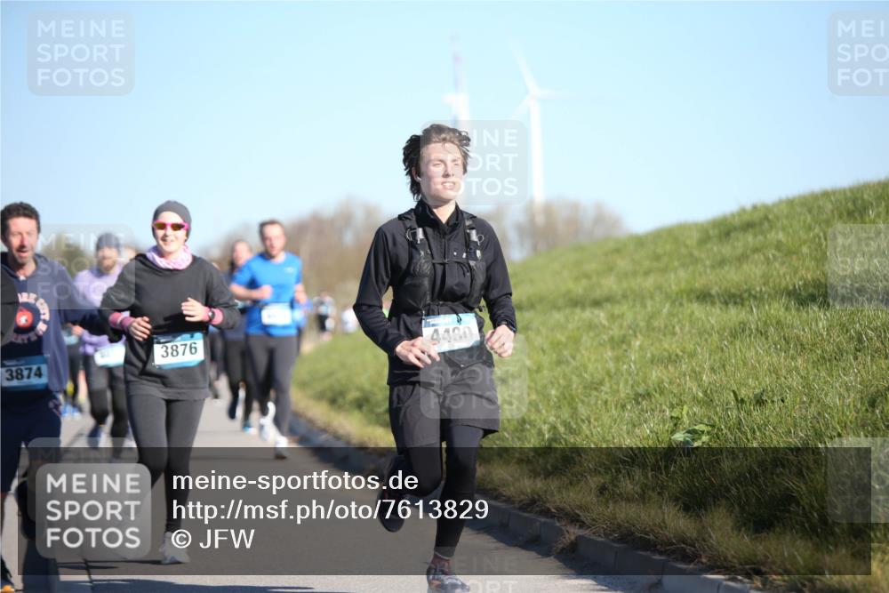 06.04.2025 - 44. Internationalen Wilhelmsburger Insellauf Jannik Wohlers http://msf.ph/oto/7613829 06.04.2025 09:30:18 Laufen 3876, 3874, 4480 meine-sportfotos.de