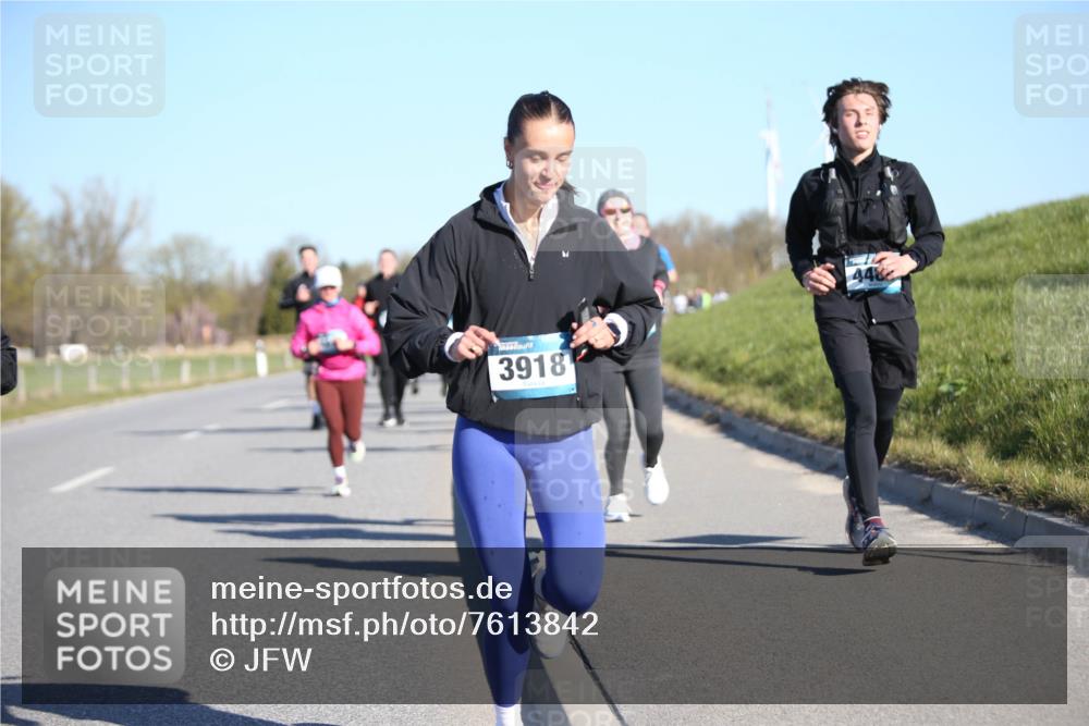 06.04.2025 - 44. Internationalen Wilhelmsburger Insellauf Jannik Wohlers http://msf.ph/oto/7613842 06.04.2025 09:30:19 Laufen 3918, 448 meine-sportfotos.de