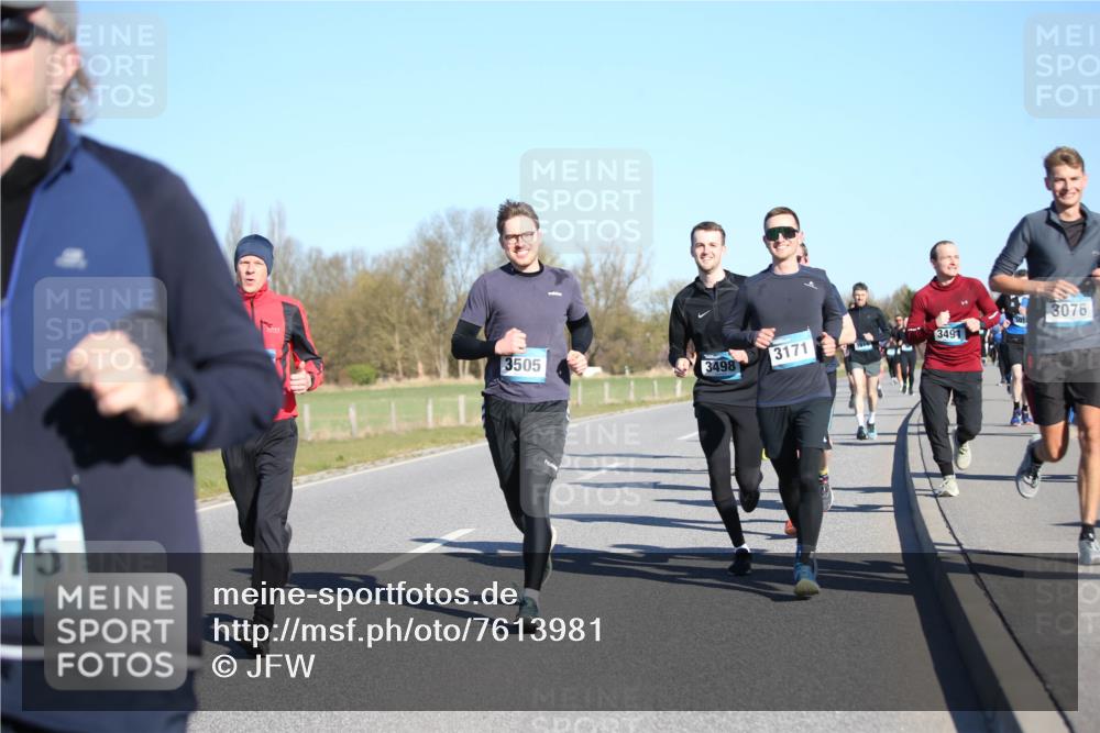 06.04.2025 - 44. Internationalen Wilhelmsburger Insellauf Jannik Wohlers http://msf.ph/oto/7613981 06.04.2025 09:30:31 Laufen 75, 3505, 3498, 3171, 3491, 3076 meine-sportfotos.de