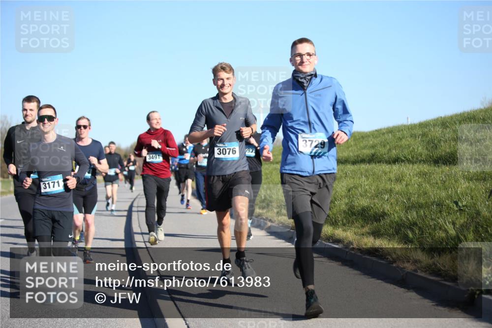 06.04.2025 - 44. Internationalen Wilhelmsburger Insellauf Jannik Wohlers http://msf.ph/oto/7613983 06.04.2025 09:30:31 Laufen 3076, 593, 3491, 3171, 3729 meine-sportfotos.de