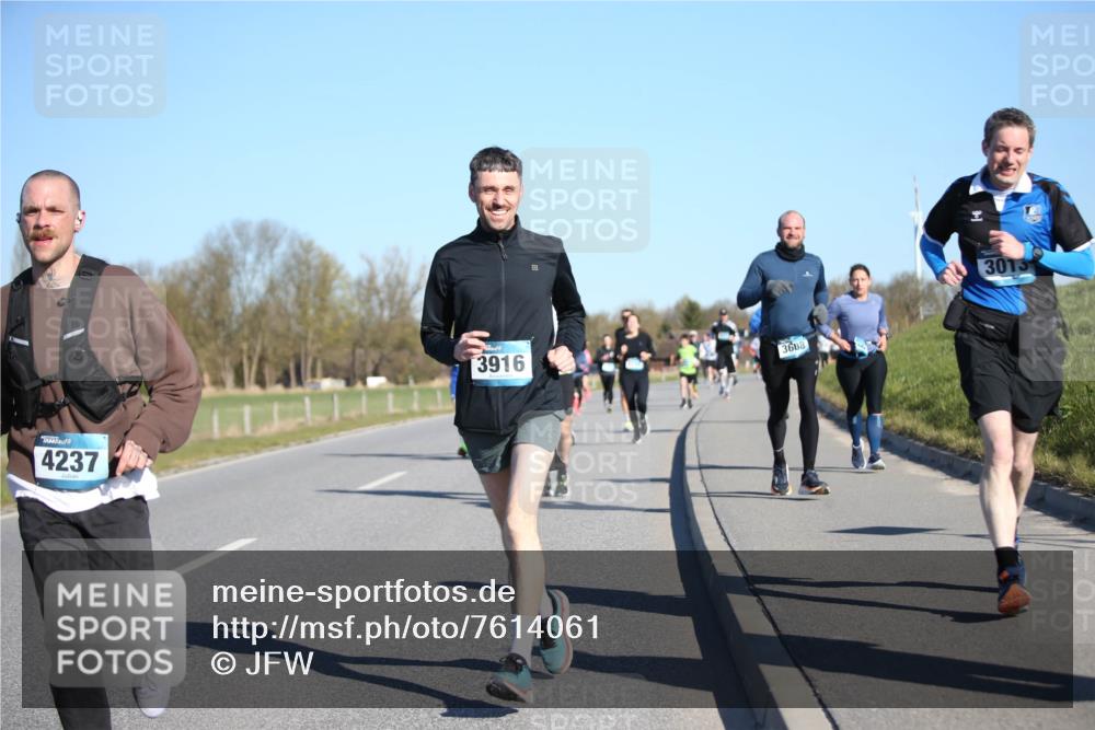 06.04.2025 - 44. Internationalen Wilhelmsburger Insellauf Jannik Wohlers http://msf.ph/oto/7614061 06.04.2025 09:30:37 Laufen 4237, 3916, 3668, 3013 meine-sportfotos.de