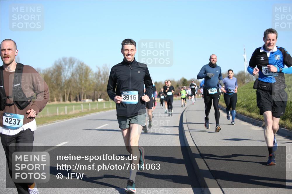 06.04.2025 - 44. Internationalen Wilhelmsburger Insellauf Jannik Wohlers http://msf.ph/oto/7614063 06.04.2025 09:30:37 Laufen 4237, 3916, 3668, 30 meine-sportfotos.de