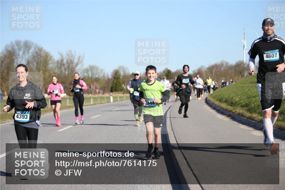 06.04.2025 - 44. Internationalen Wilhelmsburger Insellauf Jannik Wohlers http://msf.ph/oto/7614175 06.04.2025 09:30:48 Laufen 304, 4393, 3844, 5182, 4607 meine-sportfotos.de