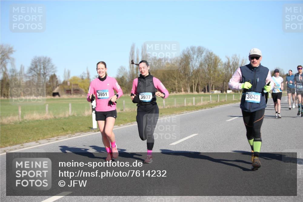06.04.2025 - 44. Internationalen Wilhelmsburger Insellauf Jannik Wohlers http://msf.ph/oto/7614232 06.04.2025 09:30:53 Laufen 3951, 3937, 3043, 4566, 4565 meine-sportfotos.de